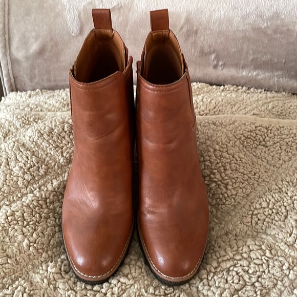 Zodiac heeled boots in brown.  Like new, worn once. - Picture 2 of 6